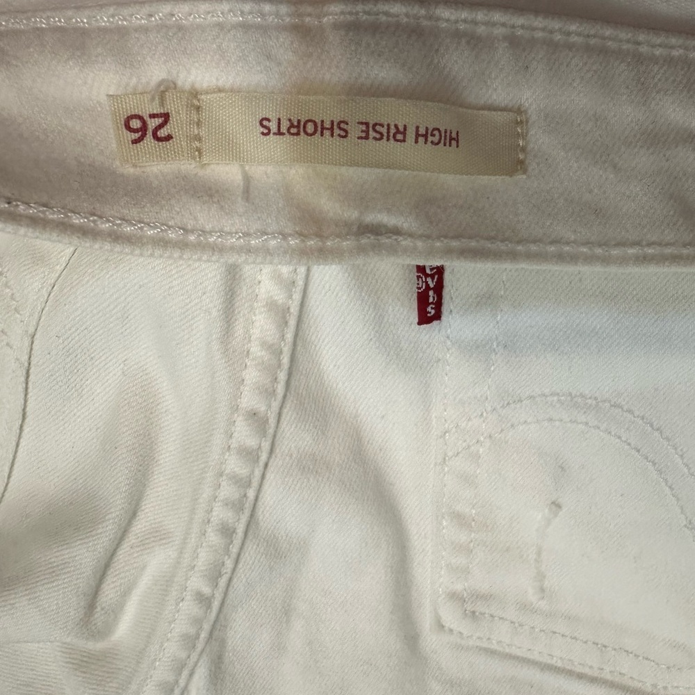Levi’s High Rise Shorts - Picture 3 of 3